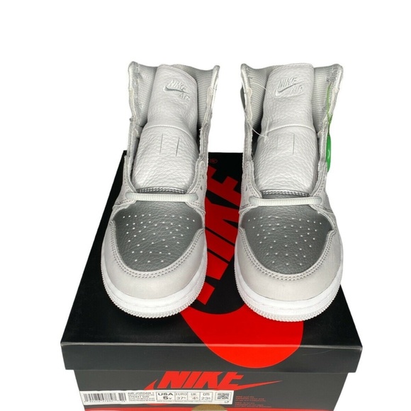 Nike Air Jordan 1 Retro High OG GS “Tokyo” Metallic Silver 575441 029 Size 5Y - Picture 9 of 9